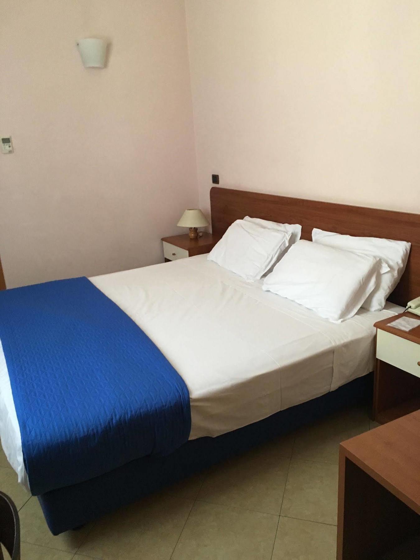 Albergo Ristorante Del Cacciatore Фоджиа Экстерьер фото
